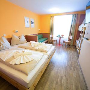 Quintuple Room