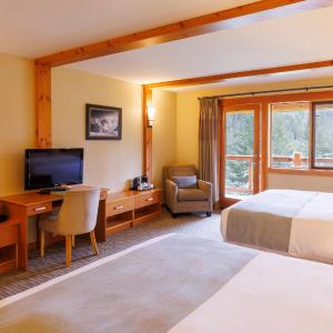 Superior Queen Room with Two Queen Beds with Lake View