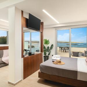 Superior Seafront Suite with Outdoor Hot tub
