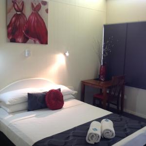 Standard Queen Room