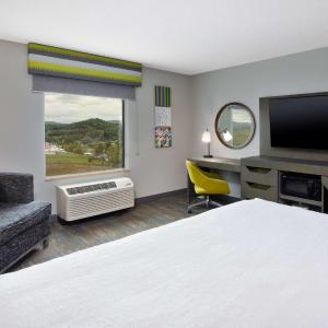 King Room with Mountain View - Non-Smoking