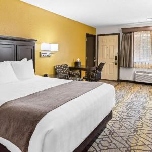 Queen Room with Roll-in Shower - Disability Access - Non-smoking