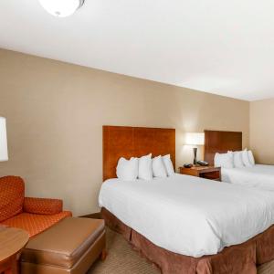 Queen Room with Two Queen Beds and Bath Tub - Disability Access/Non-Smoking 