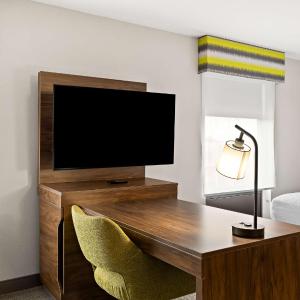 Queen Studio Suite with Two Queen Beds - Non-Smoking