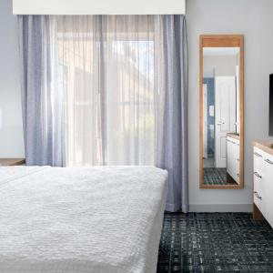 One-Bedroom King Suite - Non-Smoking