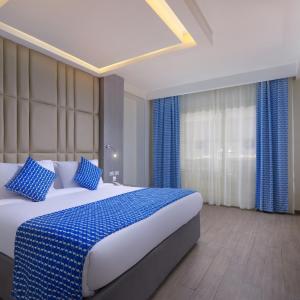 Deluxe Mountain View Room