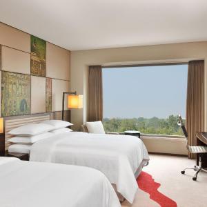Deluxe Room Twin Bed with City View
