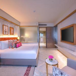 Deluxe Suite with 15% discount on food, beverages, laundry and spa