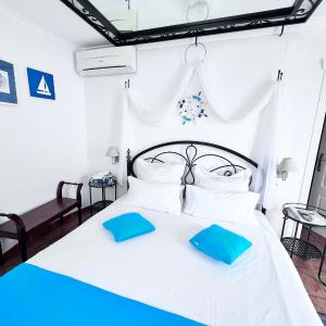 Romantic Double Room with Terrace and Sea View