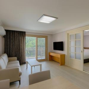 [EAST] Top Suite(No Kitchen/Standard/Bed)