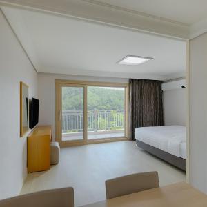[EAST] Top Family(No Kitchen/Standard/Bed)