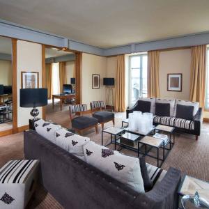 Suite with Lake View