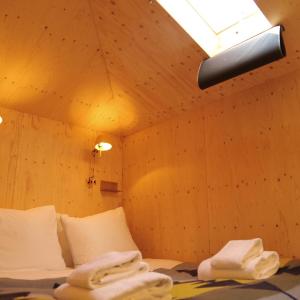 Two Bedroom Chalet with Hot tub - The Barn