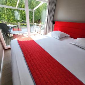 Deluxe Cottage with Terrace