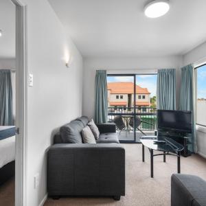 Deluxe One-Bedroom Suite