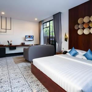 Deluxe Double Room with Balcony