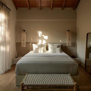 King Suite with Pool View