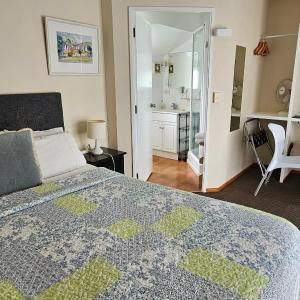 Queen Room with Free Netflix 