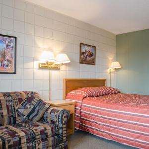 Queen Room with Sofa Bed - Non-Smoking