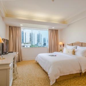 Friendship Building Standard King Bed Room