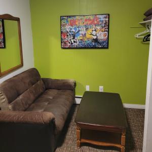 Deluxe Queen Studio 