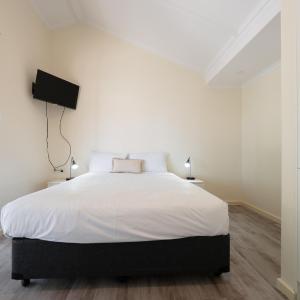 Cabin (Sleeps 2)