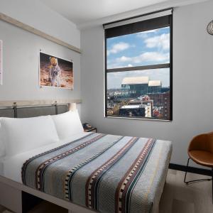 Queen Room with City View