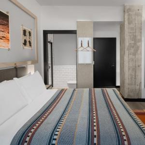 Queen Room - Hearing Accessible