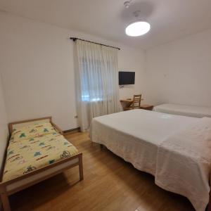 Family Room (3 Adults + 1 Child)