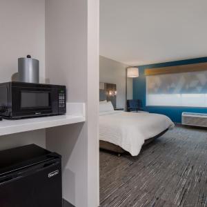 Standard King Room - Communications Accessible