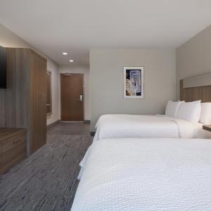 Queen Room with Two Queen Beds - Hearing Accessible/Non-Smoking