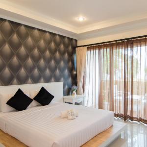 Superior Double or Twin Room with Pool View