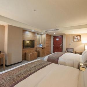 Family Room with Bathtub (4 Adults)