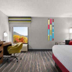 Deluxe King Room with Wetbar - Non-Smoking