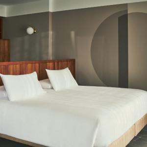 Signature Suite