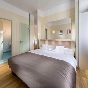 One Bedroom Business Apartment