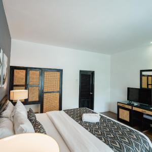 Superior Double or Twin Room with Pool View