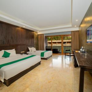 Family Room with Lake View