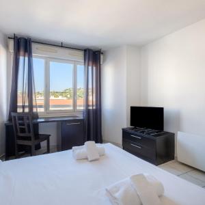 Studio (2 Adults)