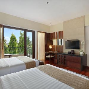 New Year's Eve Offer with 1 Time Dinner - Garden room Twin Beds (Independent Building Across the street)