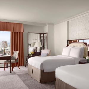 Deluxe Room, Guest room, 2 Queen, City view, Corner room