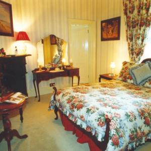 Amelia Queen Room 