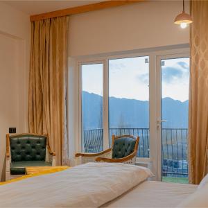 Superior Double or Twin Room with Mountain View