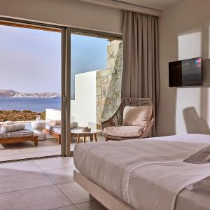 Family Suite with Private Pool & Sea View