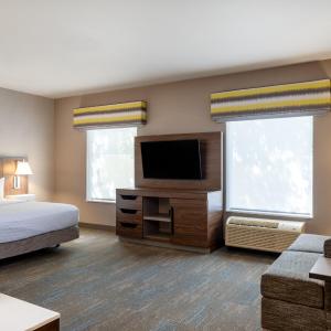 King Room with Roll-In Shower - Mobility/Hearing Accessible