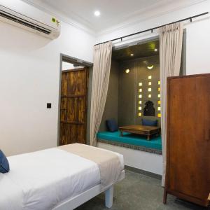Standard Single Room: complimentary pick-up from Chandpole Parking. Kindly inform us one day prior to arrival.