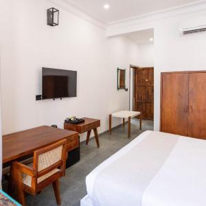 Superior Queen Room: complimentary pick-up from Chandpole Parking. Kindly inform us one day prior to arrival.