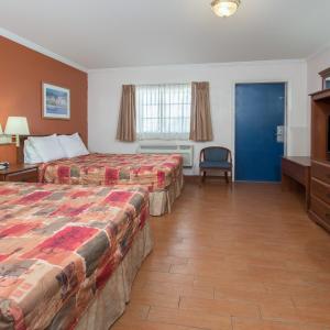 Queen Room with Two Queen Beds - Non-Smoking