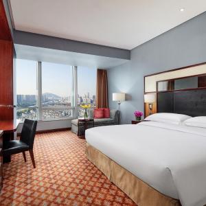 Standard King Room - High Floor/Lounge Access