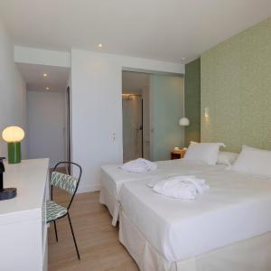 Premium Twin Room Sea View with Balcony